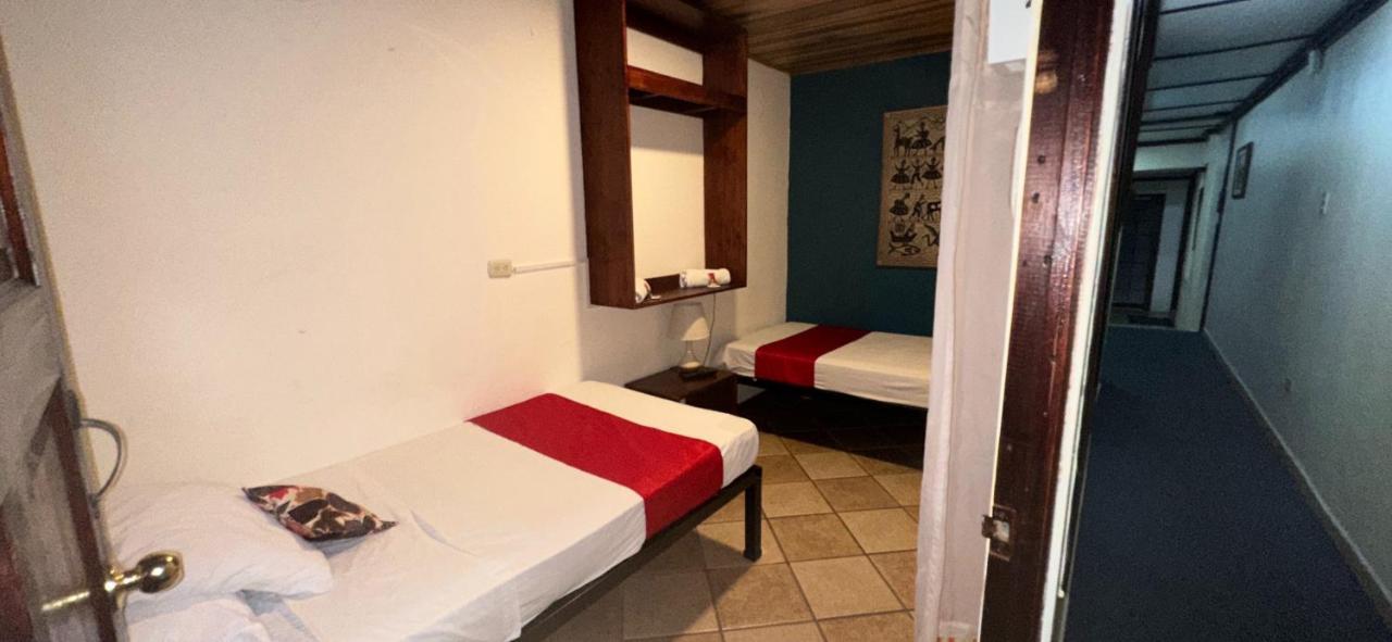 Hotel Pacande B&B Alajuela Esterno foto